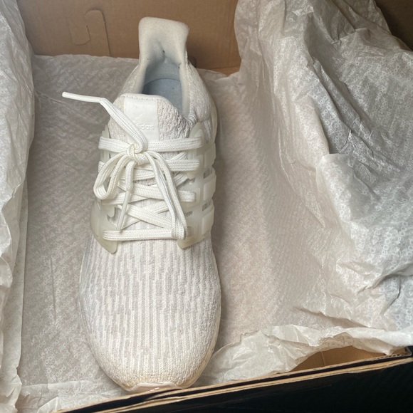 Kids Ultra boost all white 5.5y - Picture 8 of 8